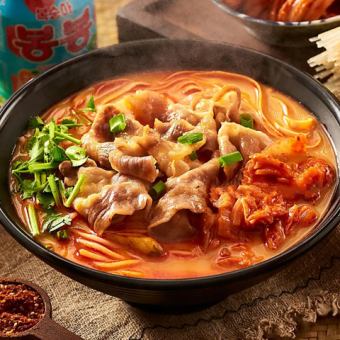 「麻辣燙無限量套餐」黑毛和牛、扇貝等8道菜品，附2小時無限量暢飲，4500日元⇒3500日元