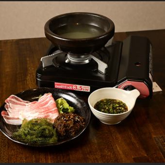 【涮涮锅+4种冲绳料理】90分钟无限畅饮◎6,000日元（含税）