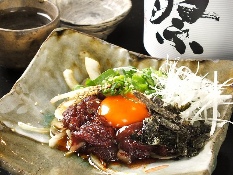 Directly from Kumamoto! [Horse Meat Yukhoe] It's a chicken shop, but it's not just chicken!! There are many ways to enjoy Wakame, a chicken shop in Sakai Higashi.