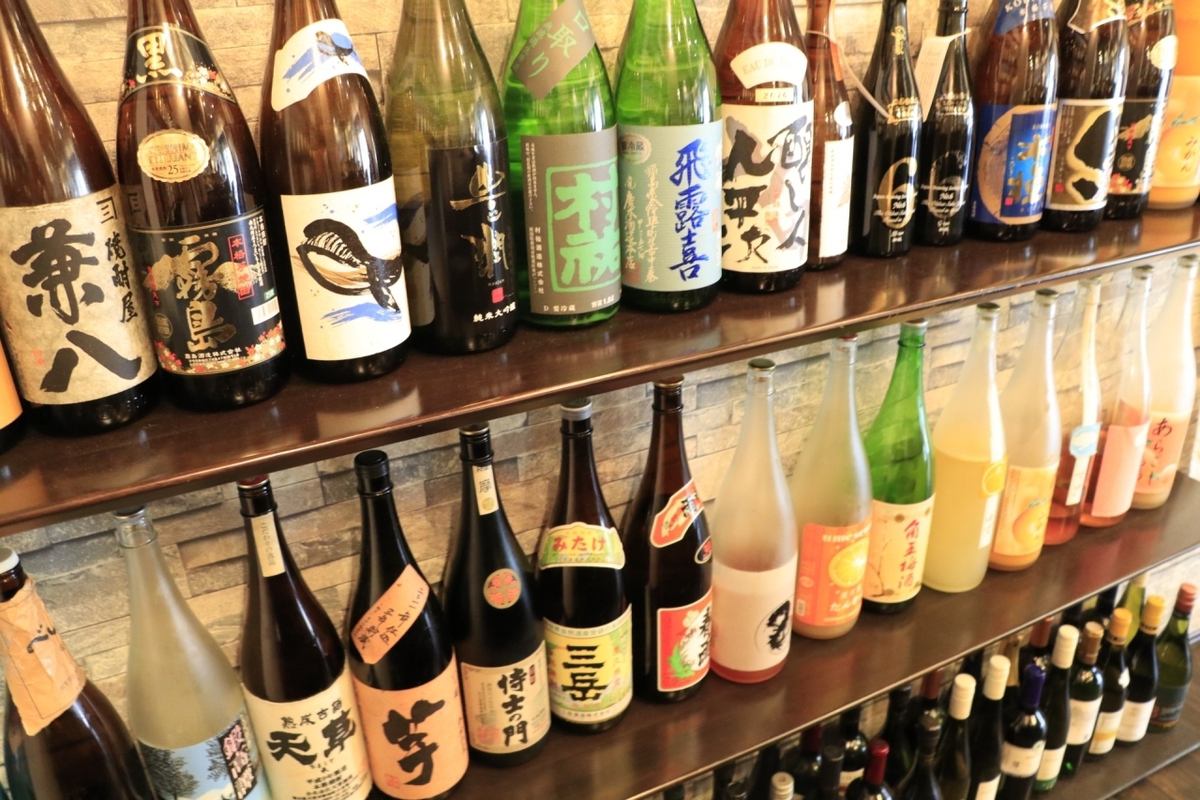 店主が目利きした日本酒やワイン、果実酒、焼酎とお酒が豊富です