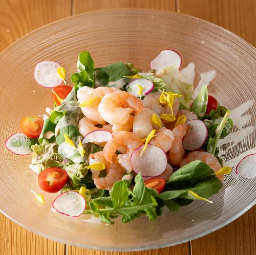 Homemade Sriracha Salad with Shrimp and Arugula