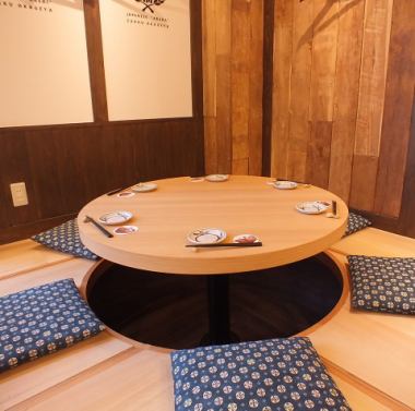 The round digging tatami room is perfect for a drink party!