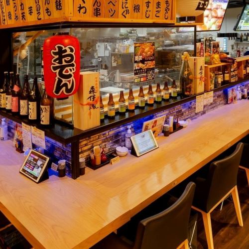 <p>お一人様でもお気軽にご利用頂けるカウンター席をご用意しております。お仕事帰りやご友人と、デートなどのプライベートなシーンでご来店されているお客様にもご安心いただけるよう、スタッフ一同、心よりご対応いたします。お気軽にご相談ください。</p>