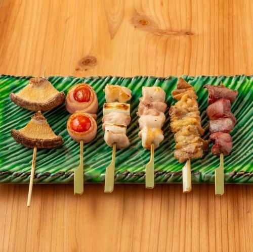 我们的烤鸡肉串每份 198 日元起。