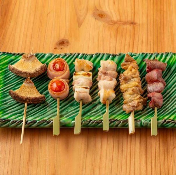 朝引きした新鮮な地鶏を直送!一本一本丁寧に下処理を行ったやきとりは鶏の旨味が溢れ出す美味しさをご提供