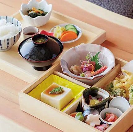 We are open for lunch ♪