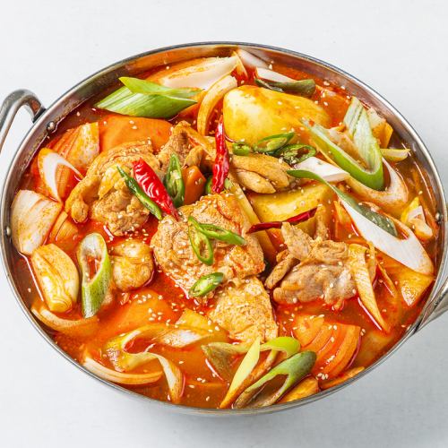 Dak-bokkumtang (chicken stir-fry pot)