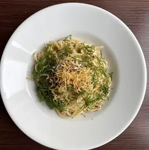 釜揚げしらすと梅、大葉のオイルパスタ