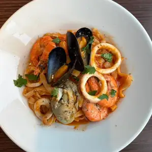 魚介のトマトソースパスタ