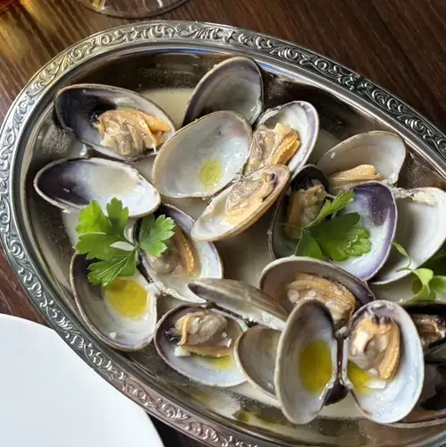 Steamed large, natural clams from Akkeshi, Hokkaido in wine.