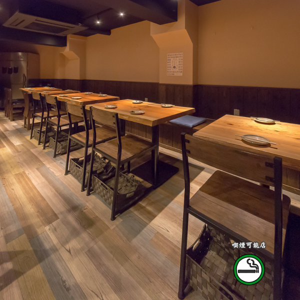 2名様から最大16名様までご利用いただけるテーブル席ございます。少人数での飲み会・会社の大人数宴会・女子会・学生宴会など様々なシーンでご利用いただけます。コースも4500円(税込)～でご用意！飲み放題付きなので幹事様必見！！喫煙可能なお席も設けております。