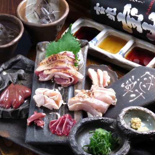 Chicken sashimi and sake go perfectly together! Be sure to try it as a drinking companion!