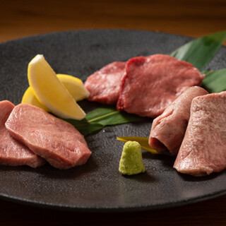 熟成牛舌と未熟成牛舌の食べ比べ