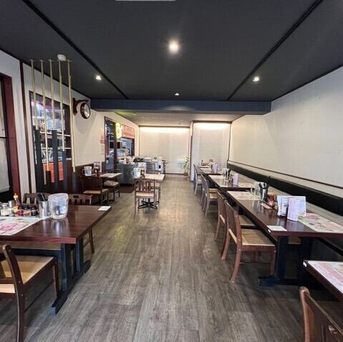 店内の貸切対応も可能です！会社の飲み会や友人とのパーティーなど、大人数での利用に最適。周りを気にせず仲間と楽しい時間を過ごせます。落ち着いた空間で、美味しい料理を囲んで最高の思い出を作りませんか？ぜひお気軽にお問い合わせください。