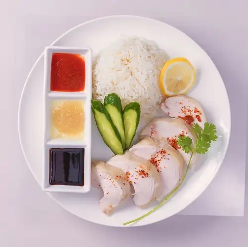 【特製ソースが絶品】海南鶏飯（ハイナンチキンライス）