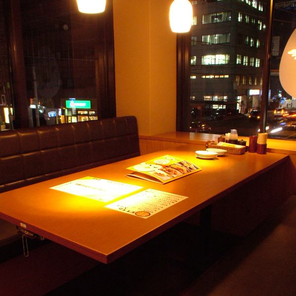 You can enjoy your meal slowly at the spacious table seats.