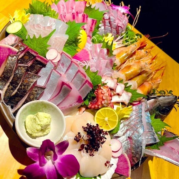 【旬の海鮮を心ゆくまで！】お造り三種盛り or 五種盛り　一人前528円（税込）～(二人前からのご注文必須)