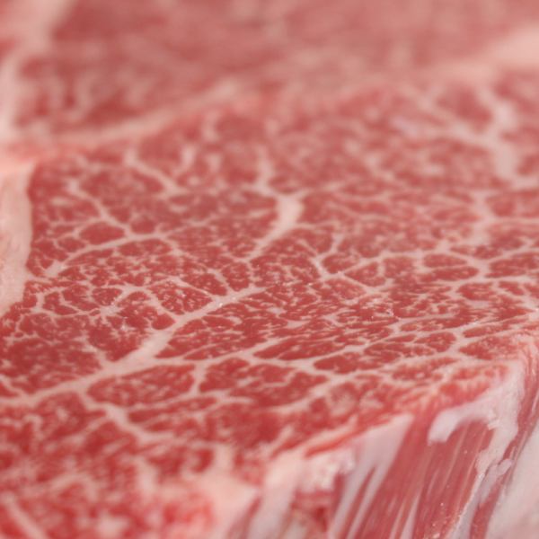 세계 각국에서 들여온 최고의 쇠고기을 음미하자.