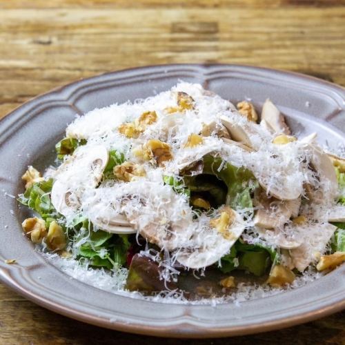 Mushroom and arugula salad