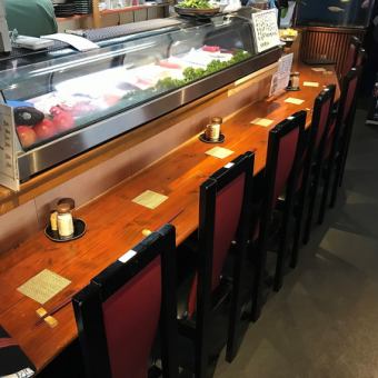 There are seats for counter seats.Enjoy delicious sake while watching the cuisine made in front of you! Please enjoy the taste loved beyond the times at the hiding pub in Oboe.