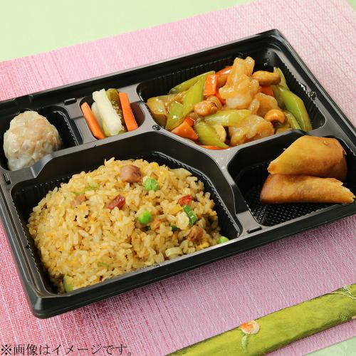 [Takeout only] Gomoku fried rice & celery and shrimp stir-fry bento