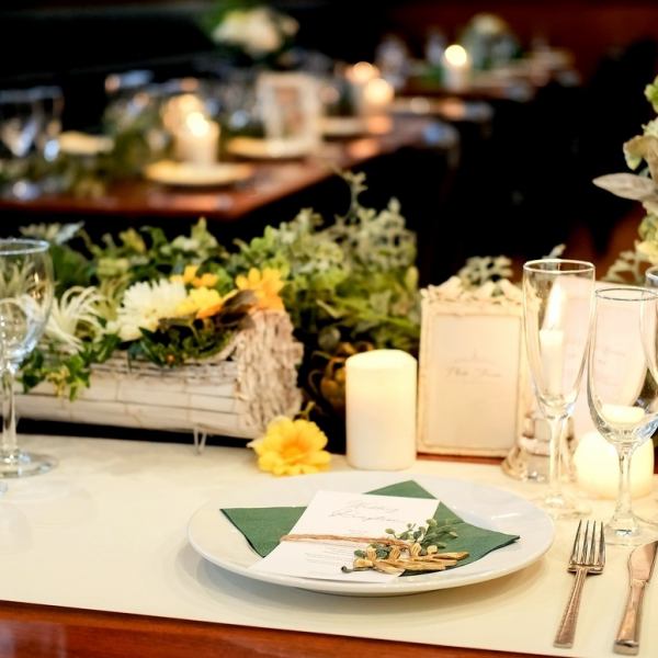 【2F】緑溢れるロケーション、閑静な立地で一軒家レストランが魅力の神宮店。特に夜はライトアップされ、雰囲気満点！チャペル併設のレストラン、ウェディング２次会パーティーなどにもおすすめです。★様々な用途での写真撮影場所としても最適♪