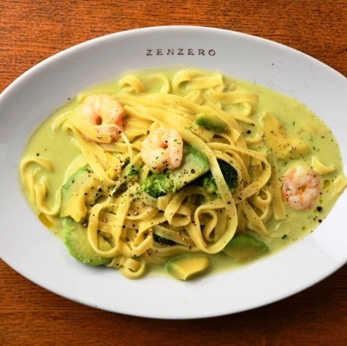 海老とブロッコリーのアボカドクリームソース  生フェットチーネ