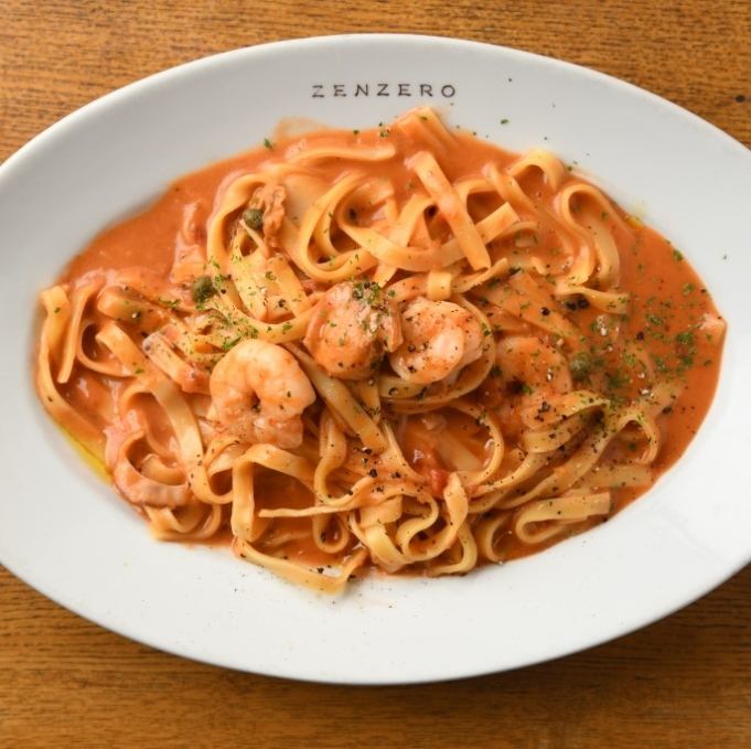 海老とホタテの濃厚トマトクリームソース 生フェトチーネ