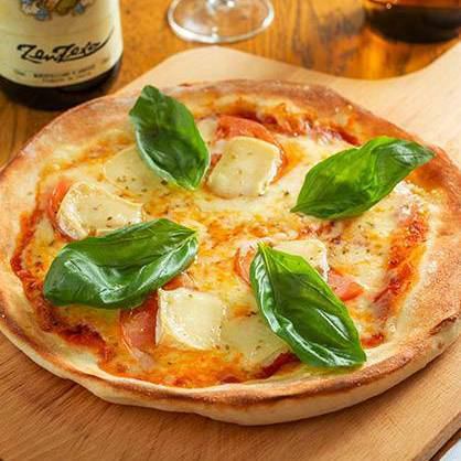 焼きカマンベールのマルゲリータ