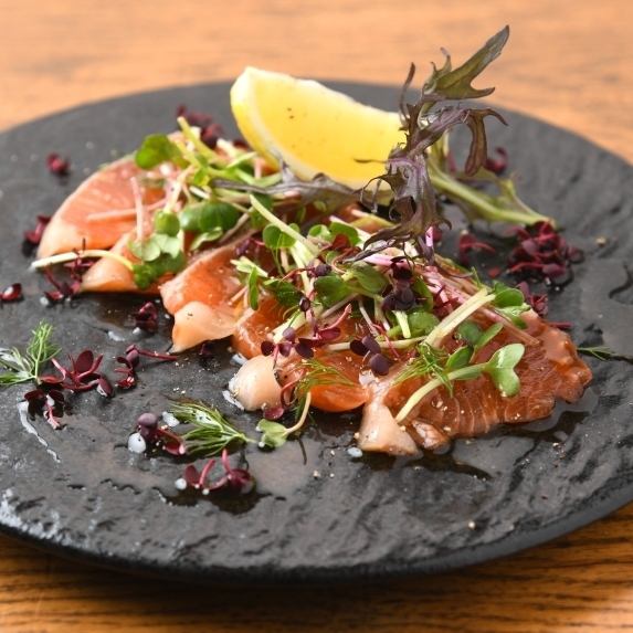 「あいちの魚」絹姫サーモン」のカルパッチョ