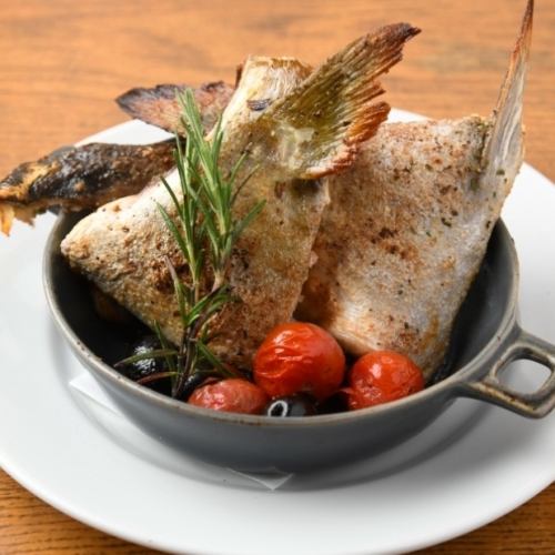 本日のお魚のかま焼き　ガーリックバターソース