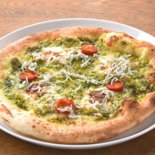 日間賀島ちりめんじゃことモッツァレラのバジルソース