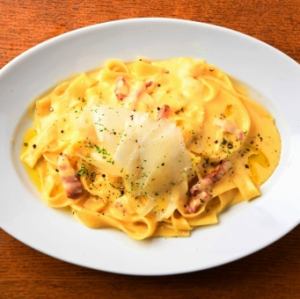 ロディジャーノチーズとパンチェッタとカルボナーラ　生タリアテッレ