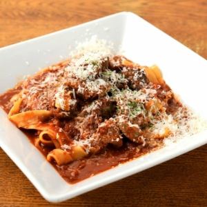 絶品！ゴロゴロ牛肉の煮込みボロネーゼソース　生タリアテッレ