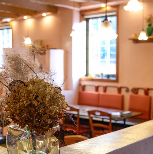 一樓空間開闊明亮。