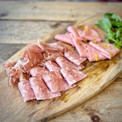 Assorted raw ham and salami M size (~2 people) / L size (~3 people)