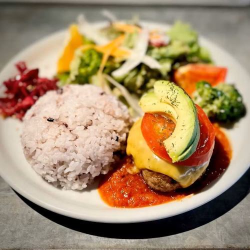 Avocado Tomato Cheese Hamburger