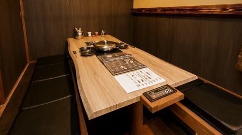 <p>当店は、新鮮な蟹とふぐを使用した贅沢な料理を楽しむことができます。</p>
