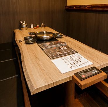Stretch your legs and relax♪ There are 4 tables that seat 8-10 people.Please contact us for details.