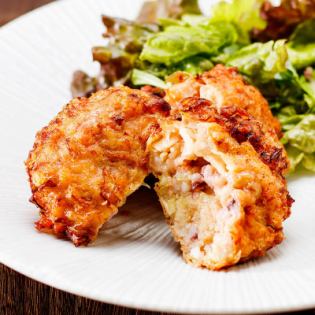 Crispy spring cabbage and red minced meat