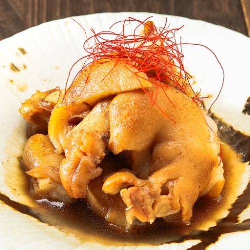 八角香るトロトロ豚足煮込み