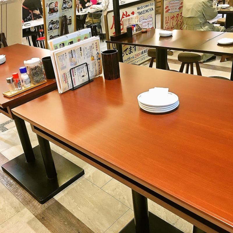 上等のテーブルと椅子別館倉庫場所浦添市安波茶においてあります 備品搬入①｜tette テッテ 須賀川市民交流センター
