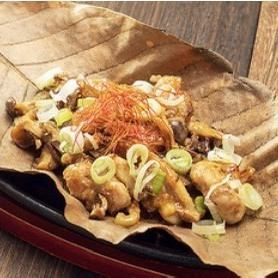 鶏肩肉とキノコ2種の朴葉焼き