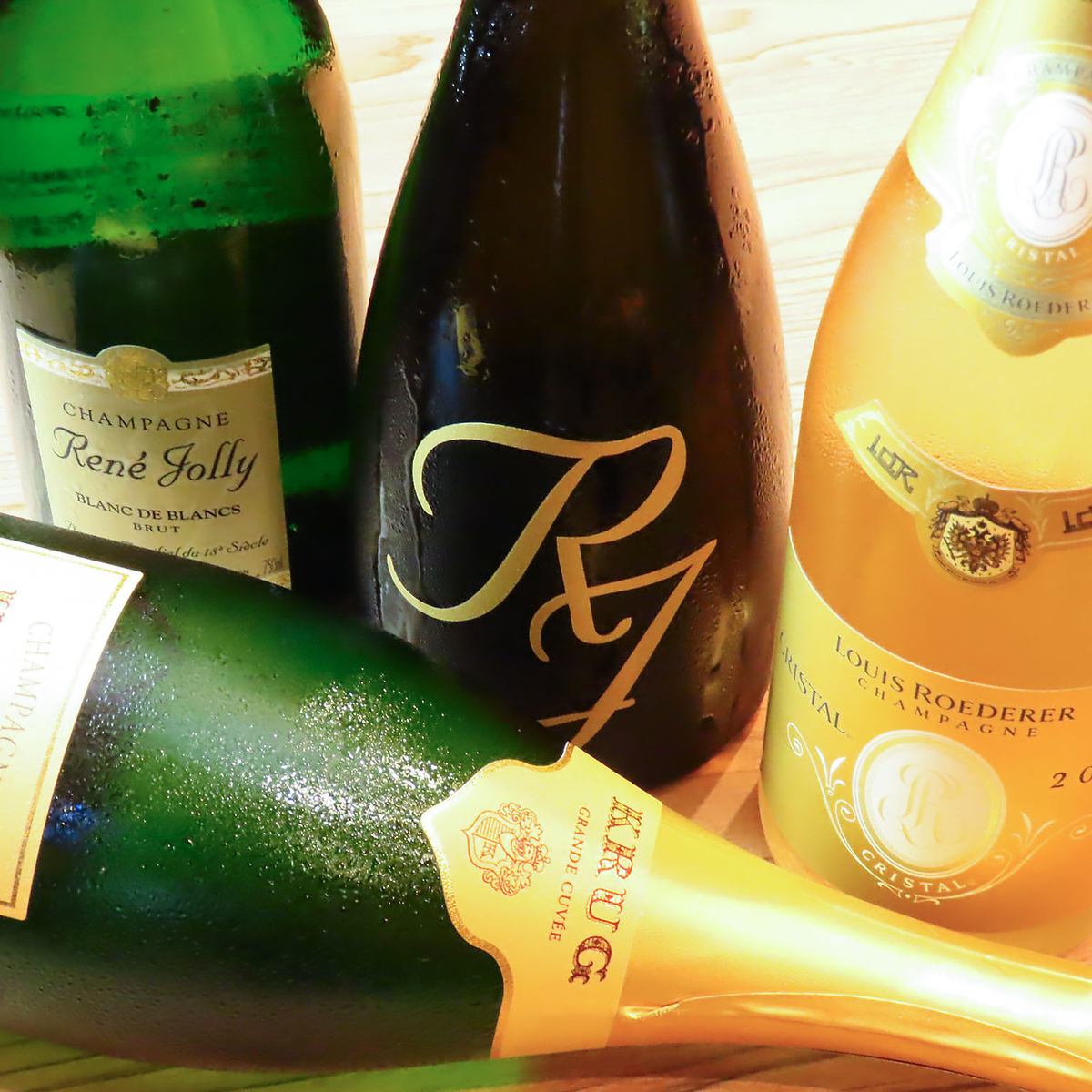 ワイン・シャンパンなどのお酒もご用意ございます!