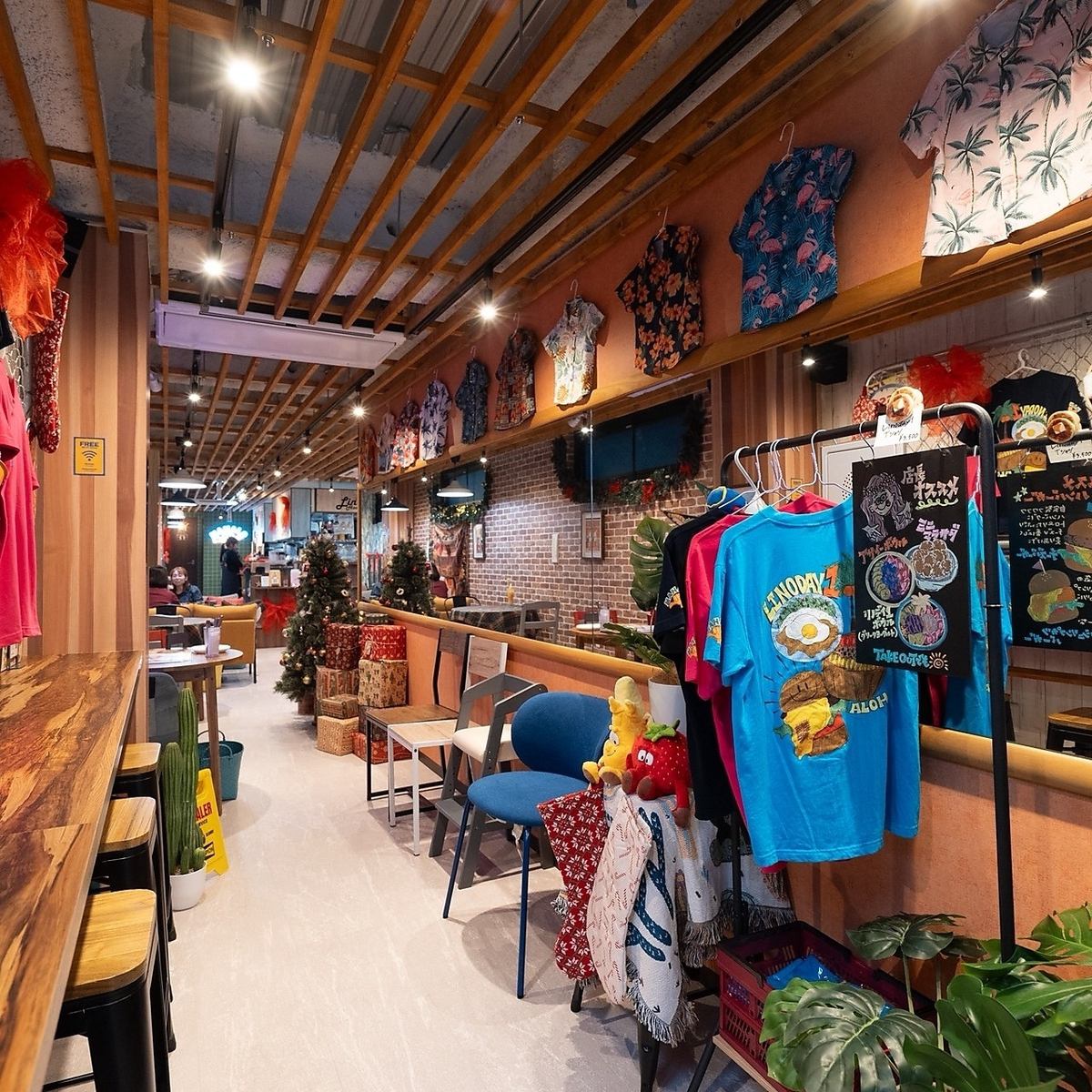 まるでハワイに来たかのようなオシャレな店内！