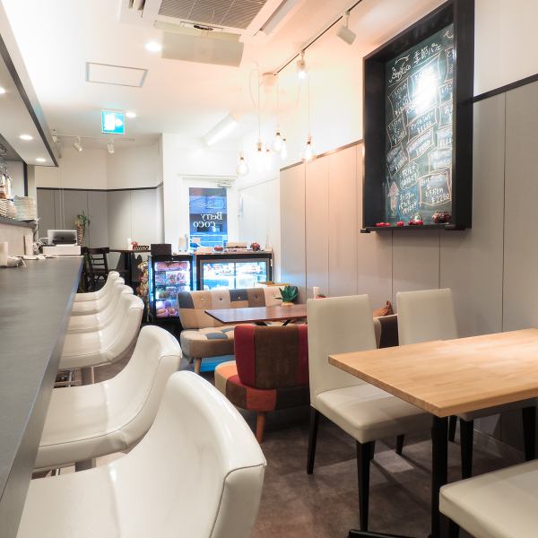 [Good for lunch or dinner for one person] Counter seats are perfect for lunch for one person or for those who want to enjoy a meal in a relaxed manner♪