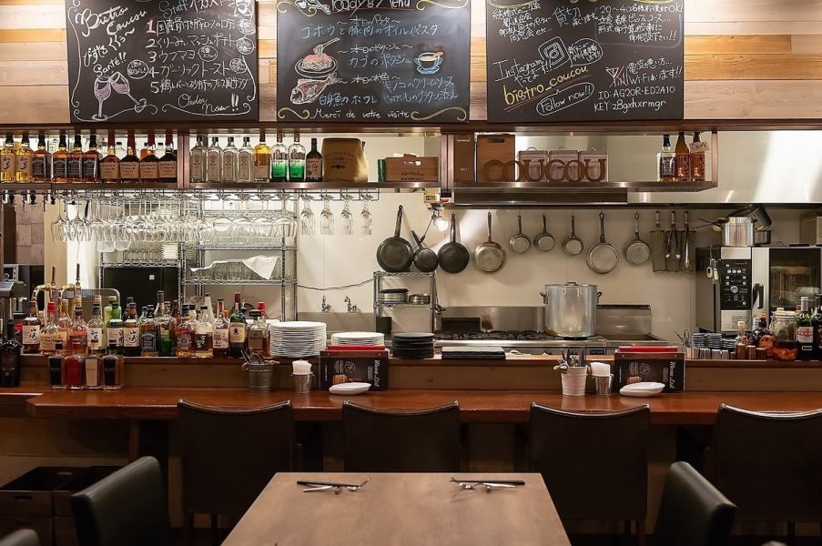 【カウンター席のご用意もございます♪】お一人様でもご利用やお仕事帰りのサク飲みにもピッタリです◎カウンター内でお料理する姿もみれるので、どんなお料理が出来上がるのか、ワクワクしながら過ごすことが出来ます♪お酒のアテも豊富にご用意しておりますので何度来てもあきない、新鮮味を感じる魅力のあるお店です!