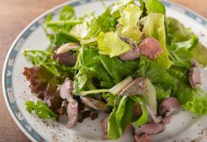 鶏レバーと砂肝のプレス風サラダ