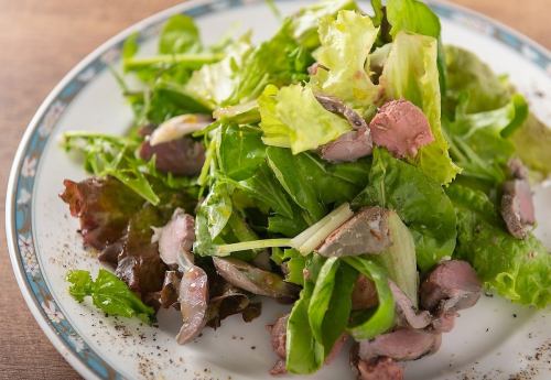 鶏レバーと砂肝のプレス風サラダ