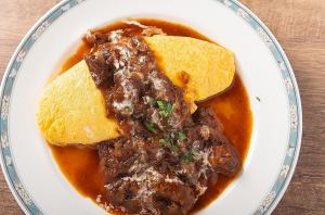 オムレツ牛すじ赤ワイン